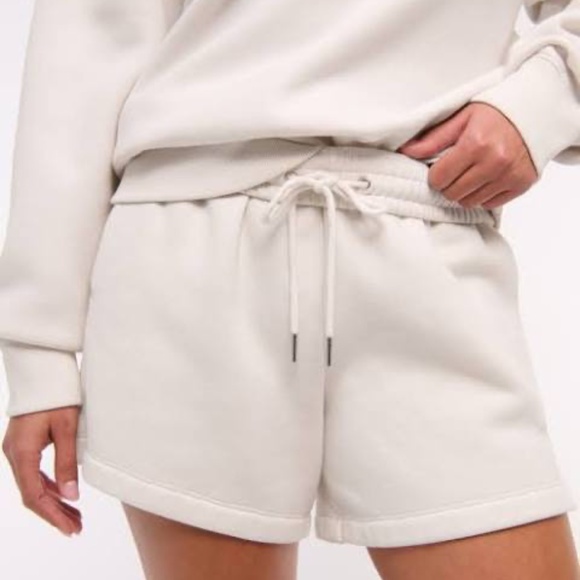 Abercrombie & Fitch Pants - Abercrombie & Fitch Cream Women's Shorts